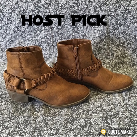 XOXO Shoes - 🍁HP🍁Western Style Booties by XOXO